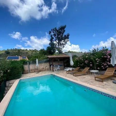 Lägenhet Avec Vue Sur Chateau Et Piscine Privee *