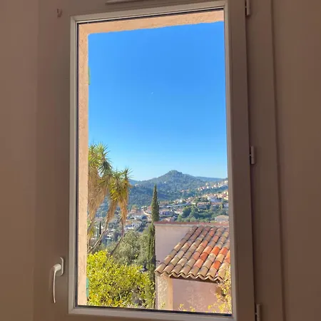 Avec Vue Sur Chateau Et Piscine Privee * Hyères