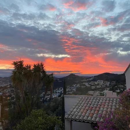 Avec Vue Sur Chateau Et Piscine Privee Lägenhet