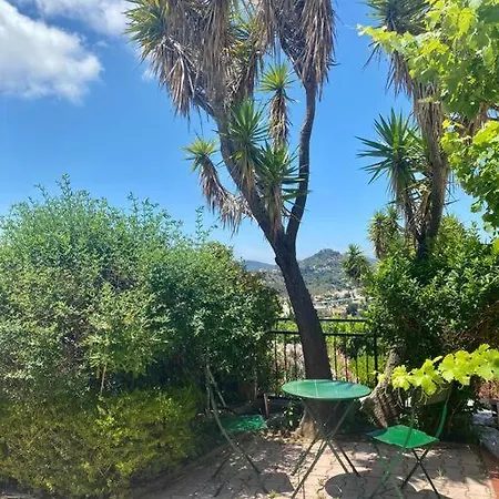 Avec Vue Sur Chateau Et Piscine Privee Hyeres